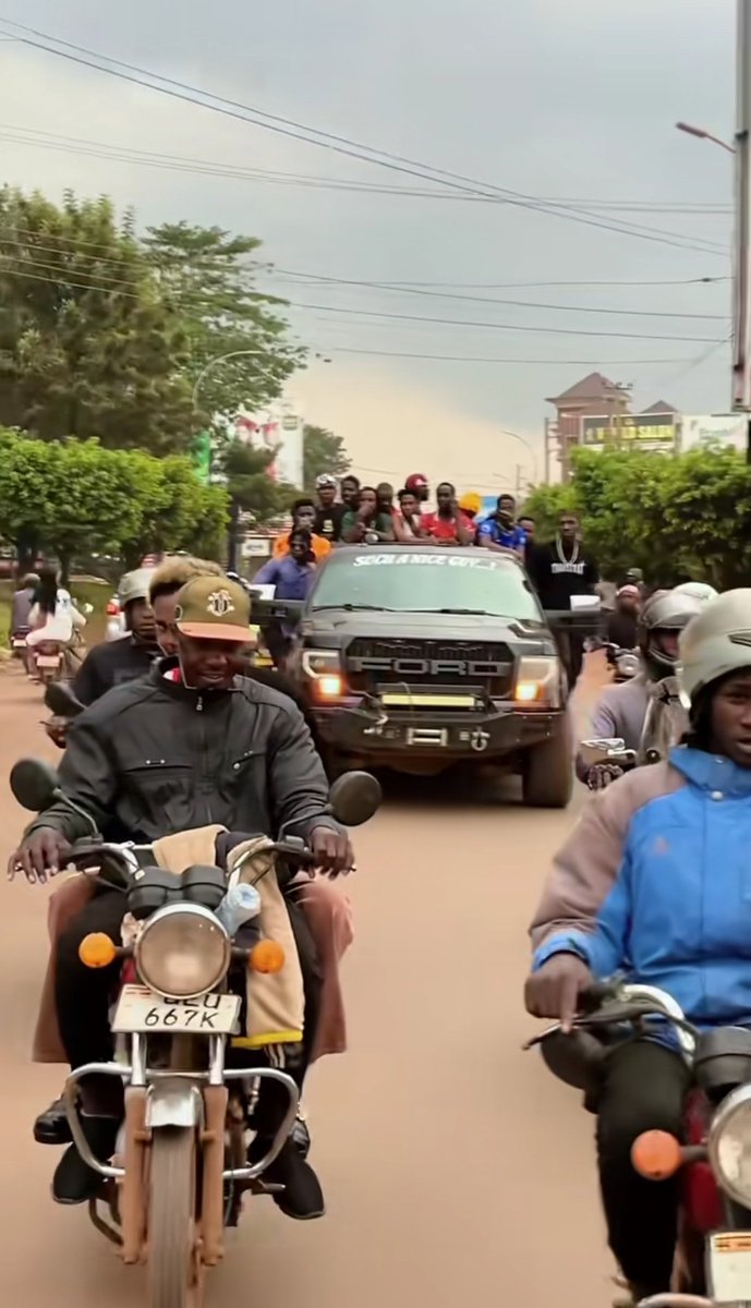 daddymyra1's tweet image. Abali bawo balibanyumiza nti @AlienSkinUg yakakanya egwanga👌#mafiaboss