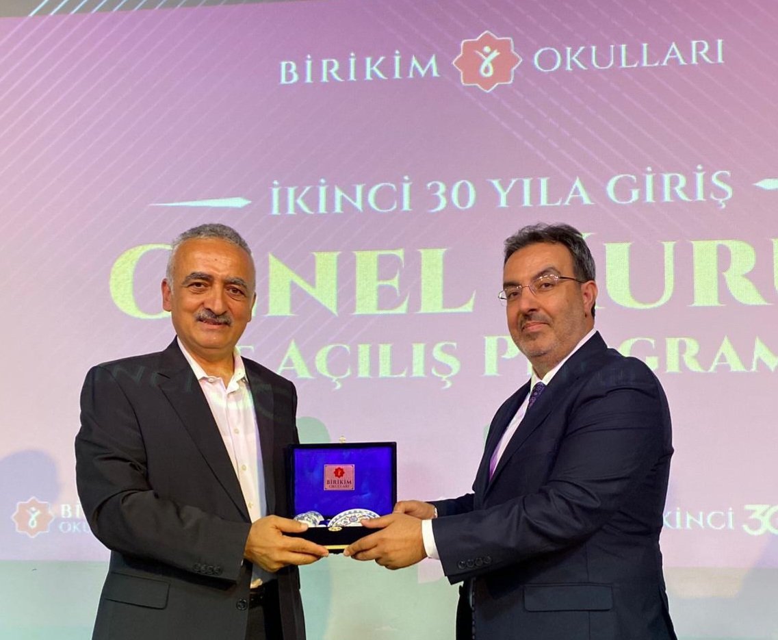 muhammet_yilmaz's tweet photo. BİRİKİM OKULLARI 
Eğitim Yönetimi ve Öğretim Liderliği Semineri
Bugün İstanbul'da, Birikim Okullarının kıymetli eğitim yöneticileri ile keyifli ve verimli bir seminer gerçekleştirdik, bilgi ve tecrübelerimizi paylaştık. https://t.co/cYcMXrbzau
