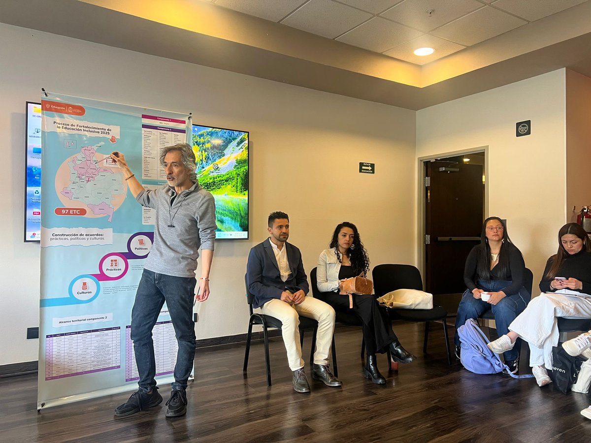 🇨🇴 Primer día de trabajo en Bogotá junto al Ministerio de Educación y la Universidad Nacional de Colombia. 

Una jornada para compartir, reflexionar, buscar mejoras, siempre dentro del margen de la educación inclusiva y en este caso para mejorar las vidas del alumnado con DEAs