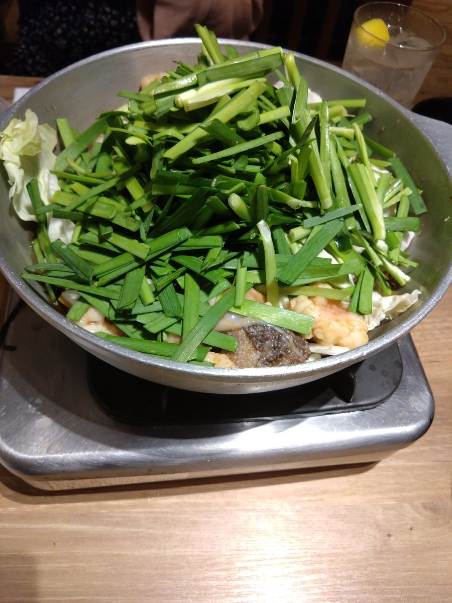 土曜から夏休みの私。
今日から去年の夏以来の旅行です！

昼はお寿司で夜はモツ！
今日は食べただけだな(ー_ー;)