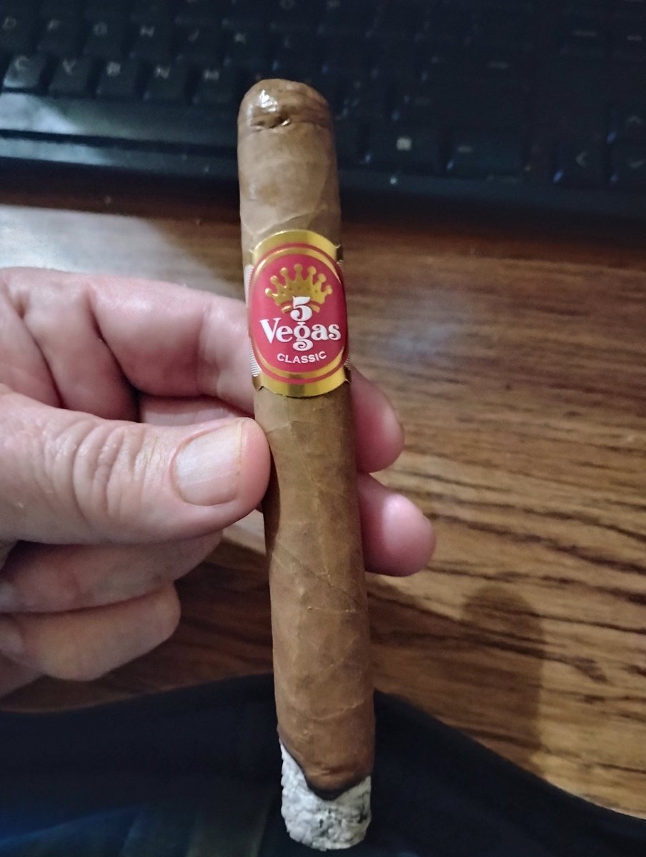 mobarbq's tweet photo. 5 Vegas Classic Red Label Toro. #cigars #sumatrawrapper #rated91 @PlasenciaCigars https://t.co/PKFbK4MSQr