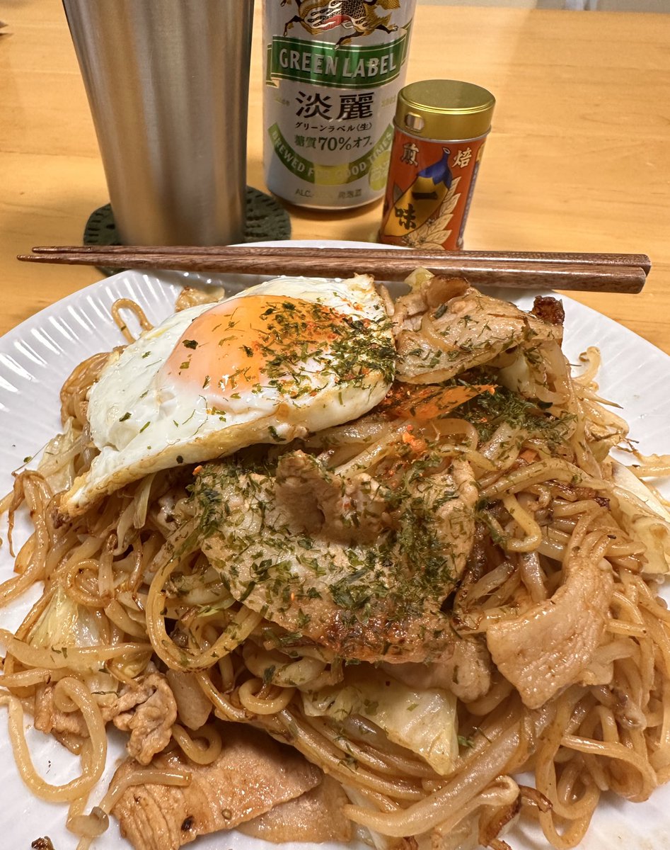 tomoa_co_go's tweet image. 今日も次男お泊まり…
夏休みを謳歌し過ぎ😆
焼きそば作ってひとりご飯(｡⊿°」∠)ﾓｯﾓｯ

#おうちごはん