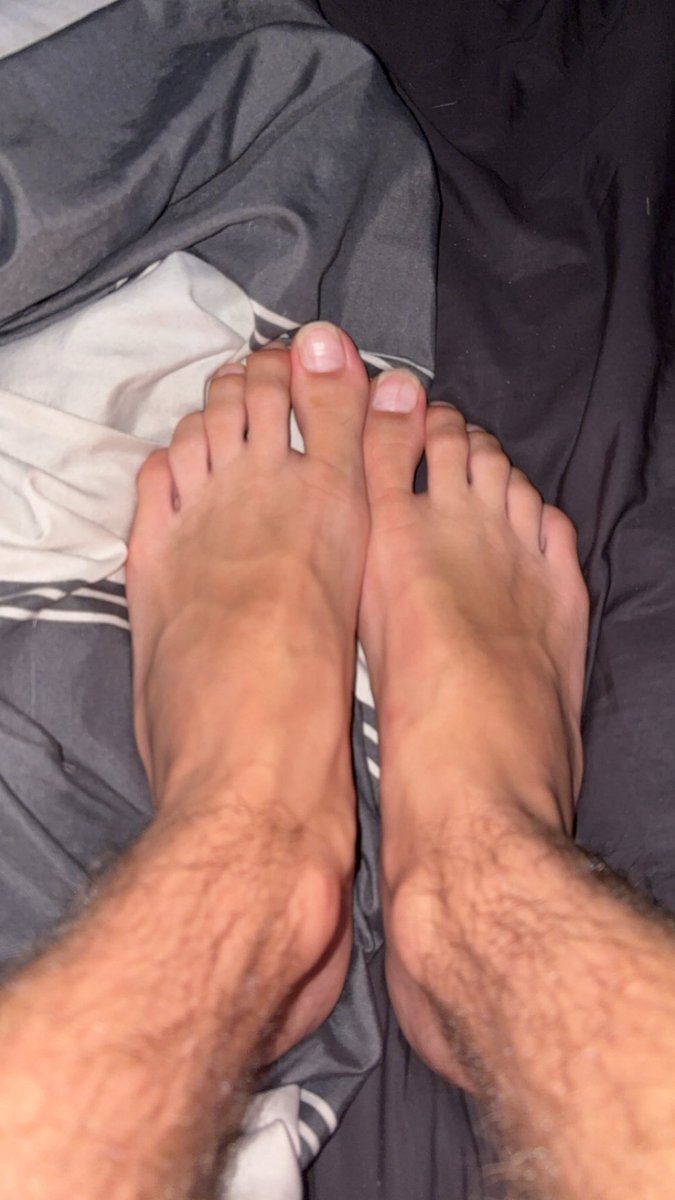 Serve these gross feet and this perfect body silent sends