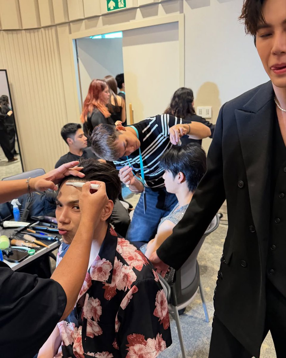 わぁぁぁぁぁぁぁぁあ😭🙌💖
OuRoadとBoun！！
現場被ったから絡み楽しみにしてたのに何もアップされなくて寂しいなぁと思ってたらSammyちゃんがアップしてくれたー！！
Sammyちゃんありがとーーー！！😭🙏💖
(Boun目瞑ってもうてるけどww)
#ต้าห์อู๋ออฟโรด #DaouOffroad
#bb0un