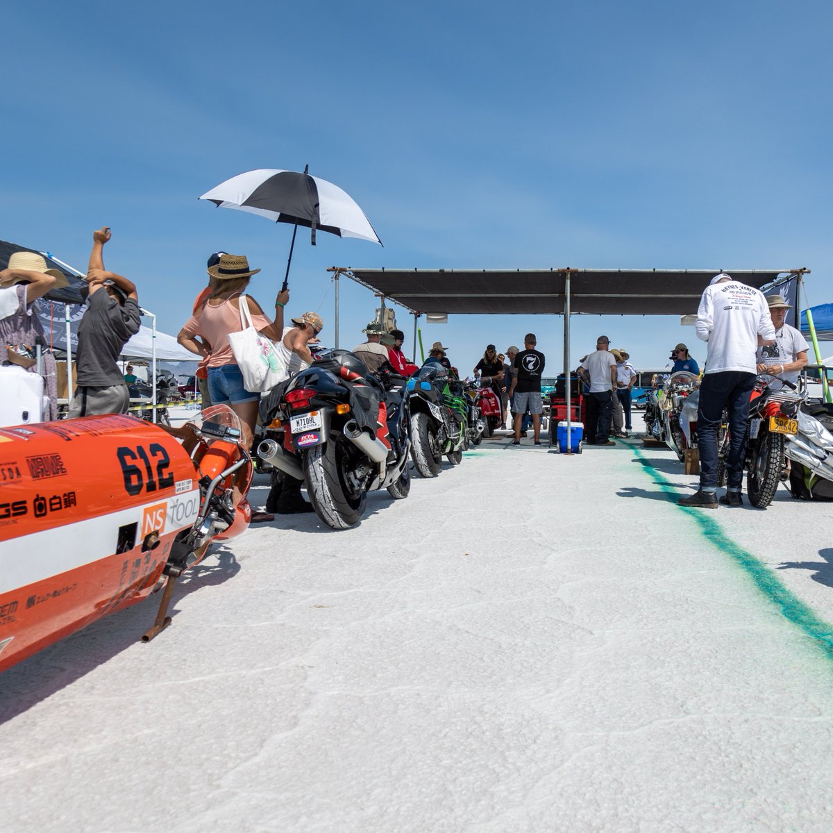 FIM_live's tweet photo. The search of Max Speed is back in Bonneville๐บ๐ธ this weekend ๐๏ธ๐จ
#FIM #LandSpeed
#WorldRecord #Motorcycle
#Racing #Bonneville https://t.co/6nfdwsZoXK