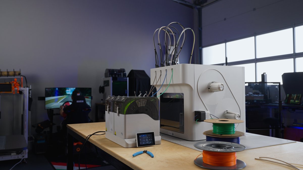 Ist das der Startschuss für den neuen Multicolor-Standard im 3D Druck? Snapmaker bringt mit dem U1 einen bezahlbaren Ready-to-Print 3D Drucker mit 4 Druckköpfen auf den Markt. Doch wie gut funktioniert er? Ich habe den U1 mehrere Wochen für Euch getestet. youtu.be/tpXGevT4Mcc