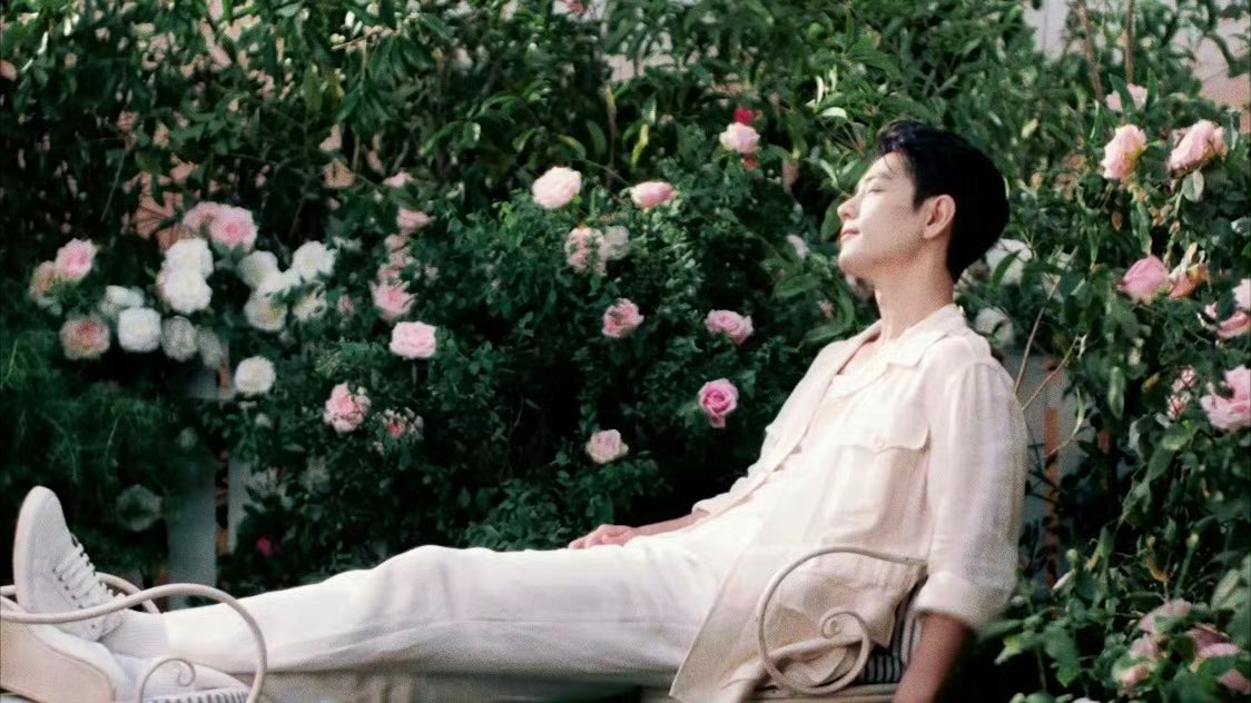 あとみなさん肖战王子にうっかり見惚れてみおとしてるかもですが私は気づきましたよ👀
相変わらずの脚の長さに👀👀👀
この顔でこのスタイルなのはまじでずるい
#肖戦 #シャオ・ジャン #肖战 #XiaoZhanxRalphLauren
cr 肖戦本人微博