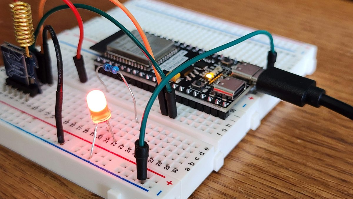 ShawnHymel's tweet image. If you want to jump into the world of #IoT device development, you need to demonstrate your skills to potential employers. My latest blog post covers a recommended 12-week plan with 1 hour per day of #learning to build an #embedded IoT portfolio. #jobs
👇
Link in replies