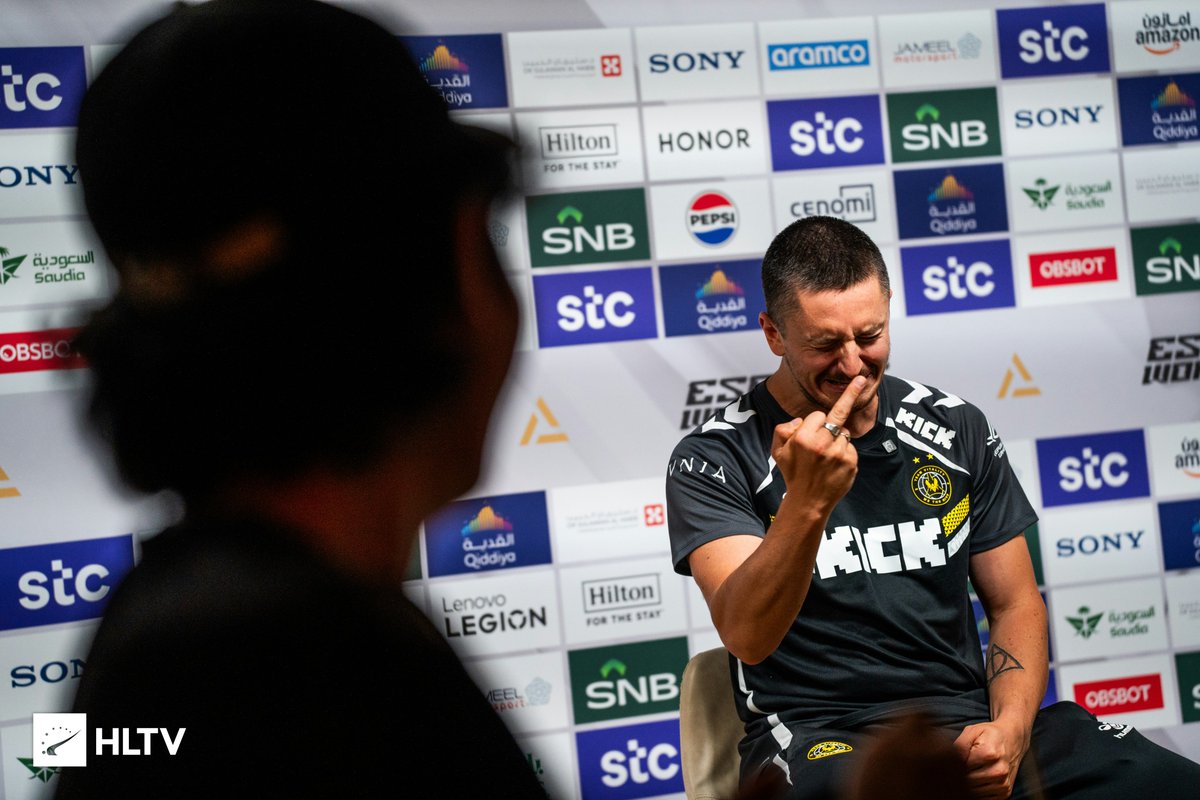 apEX vs Senzu 😭🖕