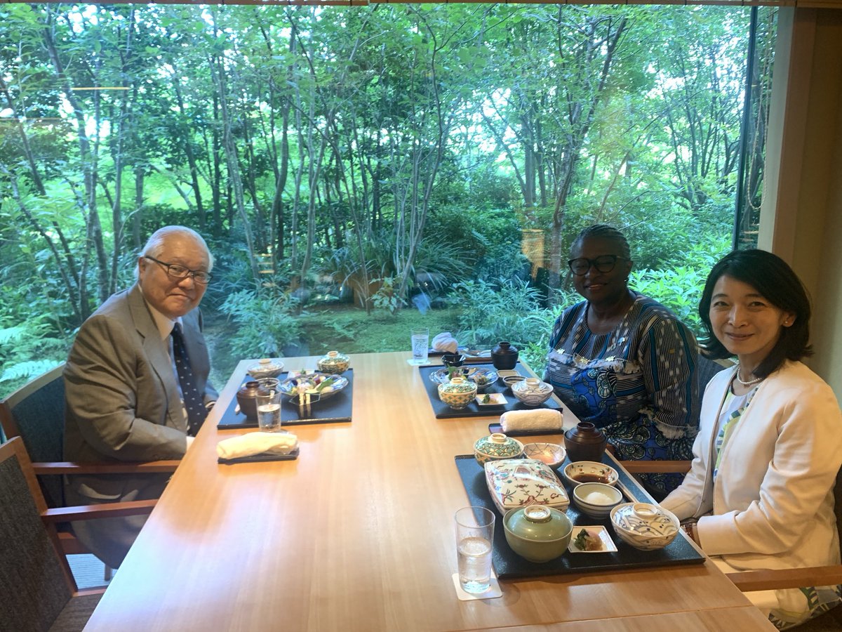 TakemiKeizo's tweet image. UHC2030のMagda Labalo議長と昼食を交えて懇談12月に世銀とWHOと協力し我が国がホスト国として始めるKnowledge hub for UHC Finance について、大きな期待を持たれている事を実感した。