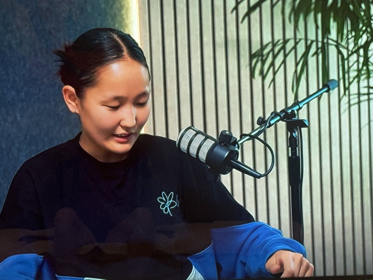 Сайхан ярилцлага болжээ.
Ямар ухаантай хүүхэд вэ?
Аав нь тэнгэрээс хараад баярлаж явдаг байхдаа.
Амьдрал гэр бүл, эцэг эхийн үнэ цэнийг  мэдэрсэн охин байна. Ёстой аавын Нандин Хүсэл нь юм байна.
Хүслэн минь аавынхаа нэрийг өргөж хайрлаж яваарай.