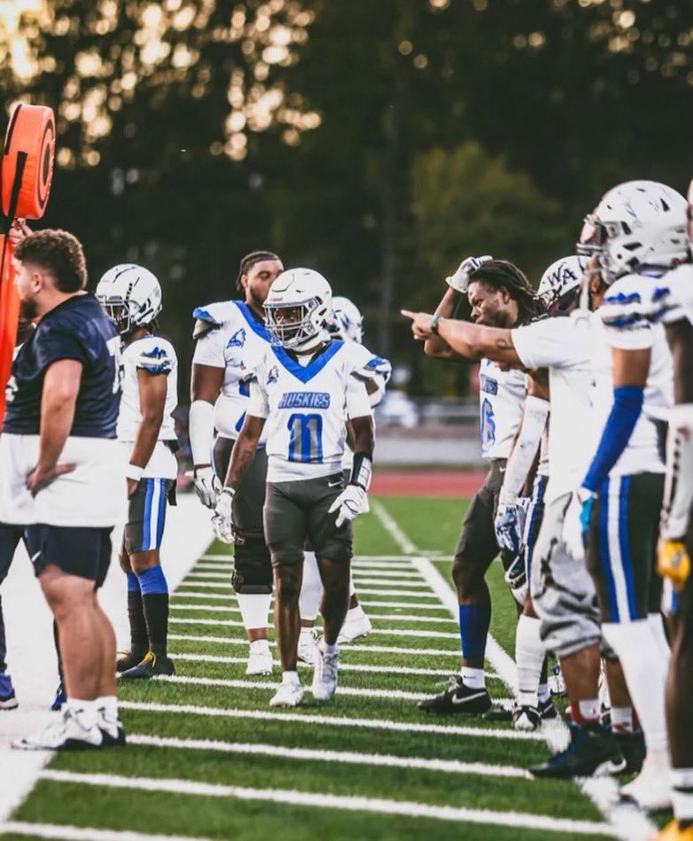 #AGTG after a great conversation with <a href="/WR_CoachT/">Coach Terrence</a> im blessed to receive my first official offer from Howard Huskies collage #offered #collagefootball <a href="/HowardHuskies1/">HH Prep Post Grad Football Team</a> <a href="/BallCoachHP/">Recruiting 1-0-1</a> <a href="/NBUnicornFB/">NB Unicorn Football</a> <a href="/Kenneth15Harper/">Hollywood Harper</a>
