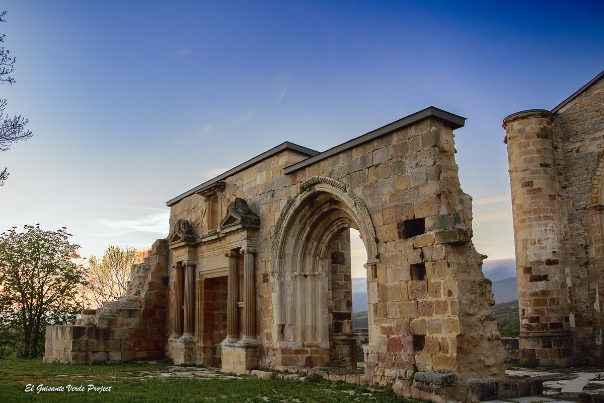 ¡Nuevo! 🥳🎉  Viajamos hasta la pequeña localidad alavesa de Galarreta, para mostrar uno de sus rincones más bonitos: las ruinas de la iglesia de nuestra señora de la Asunción. No es, además, el único motivo para acercarse a este precioso enclave. #Euskadi
guisanteverdeproject.com/2025/08/galarr…