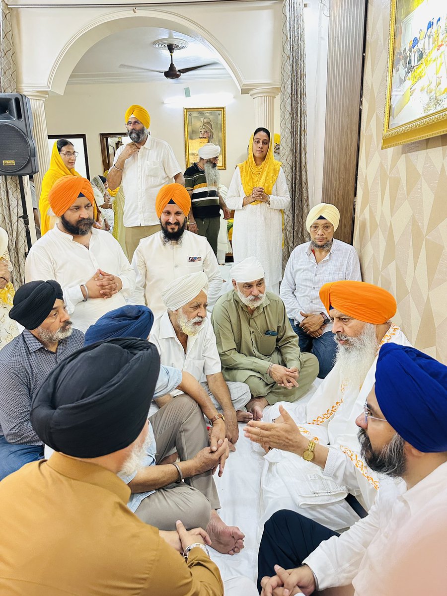 INDERPR39030895's tweet photo. स्वर्गवासी सरदार Jagmohan Singh सिंह जी, महापुरखा वाली अवस्था दे मालिक, सारी जिंदगी बढ़ी सादगी नाल जिथे अपना जीवन जीआ ओथे पंथ, कौम   अते समाज दिया सेवावा खिड़े मथे हमेशा खुश रह के कितीया ओहना दी सालाना मिठी याद विच परिवार वलों कीर्तन समागम करवाए गए ज़िदे‌ विच गुरु साहिब जी दी https://t.co/7uoUPEp4i5