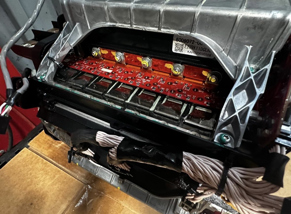 EvRepairGarage's tweet photo. Among dozens of engines that our network is dealing weekly. We started to receive engines once repaired/remanufactured by others.  And we have one clear finding. 
Stay away from those who want to be better than factory🤦‍♂️ https://t.co/YWw3O5SWKc