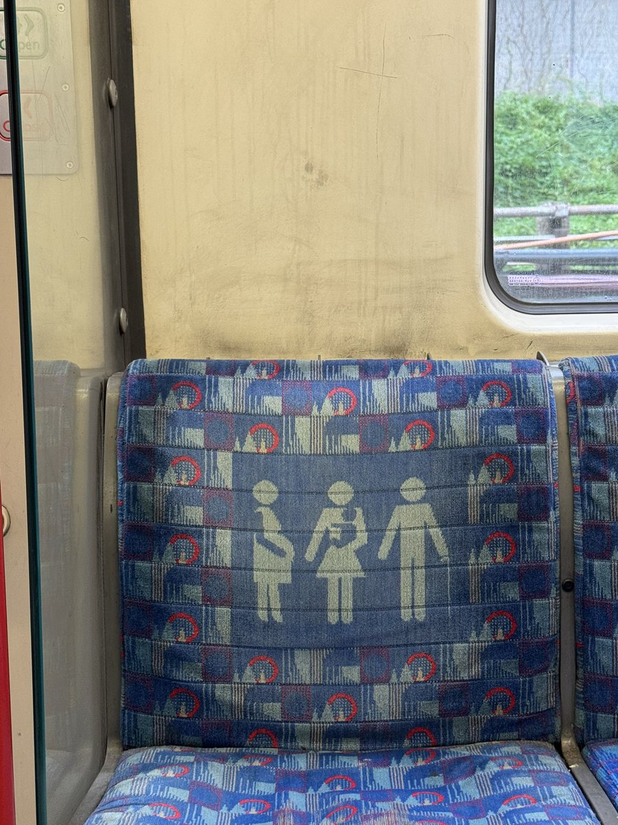 maRph23's tweet photo. @business Apart from dirty seats and graffitis, It’s noisy too. The loudest section peaks at 109 decibels, which is about as loud as a helicopter taking off, summer is straight sweat box hell. The Mayor of London is ultimately responsible for its management. https://t.co/jOlNEB3D9g
