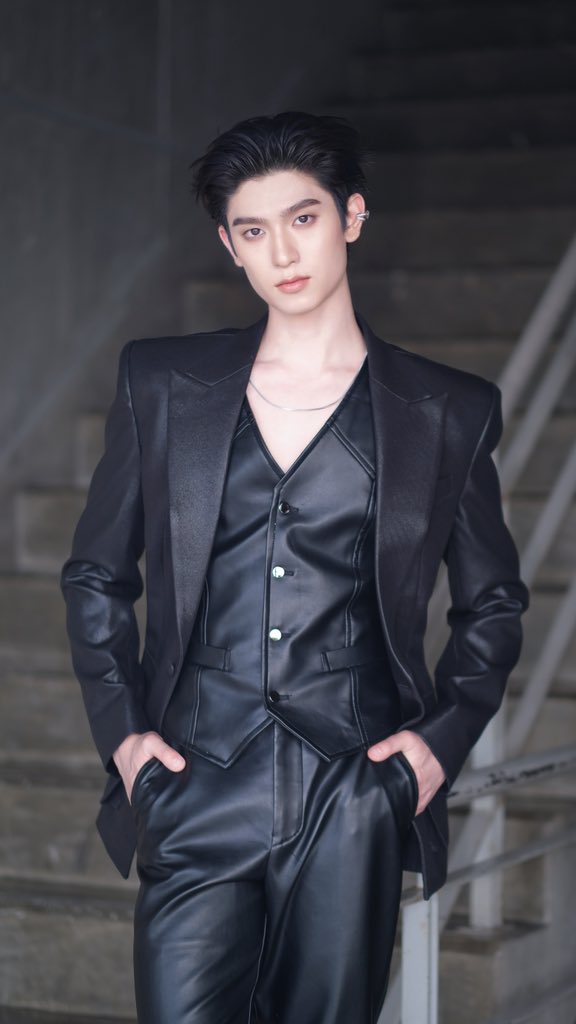 Oz_Silaviwat's tweet photo. THOMASKONG RISING ICONS
♡ #LIFESTYLEASIAICONSxDMD
♡ #tthomastc #kongjiro
♡ #thomaskong #โทมัสก้อง
Romantic Rock Glam🖤 #Ozsila_Work https://t.co/neaFL3UJ9t