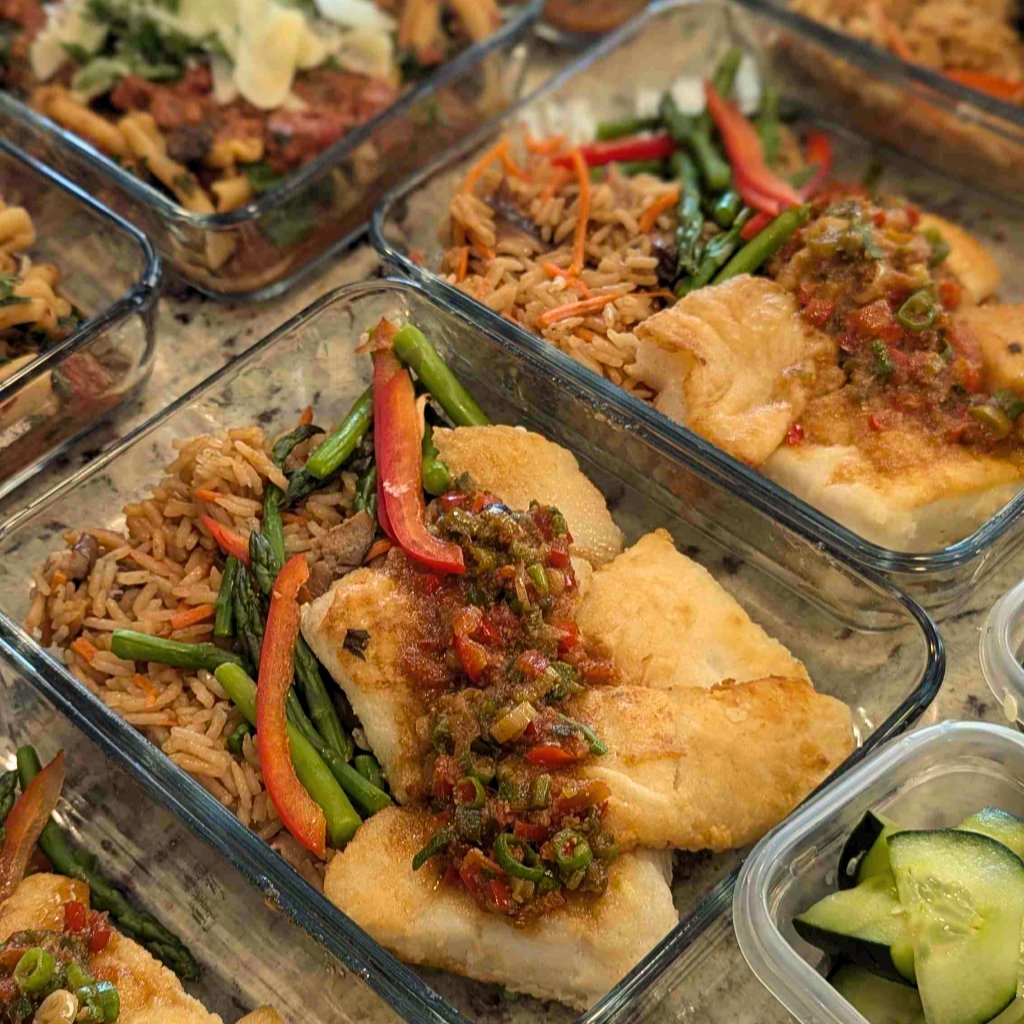 FriendThatCooks's tweet image. 🍱🌟Lunchbox tip: Ginger garlic turbo with soy mushroom rice makes for a flavorful lunch—pack in a thermos to keep it warm and delicious! 🍄🍚#LunchboxIdeas #QuickTips #BackToSchoolMeals #PersonalChef #MealPrep #FromScratch