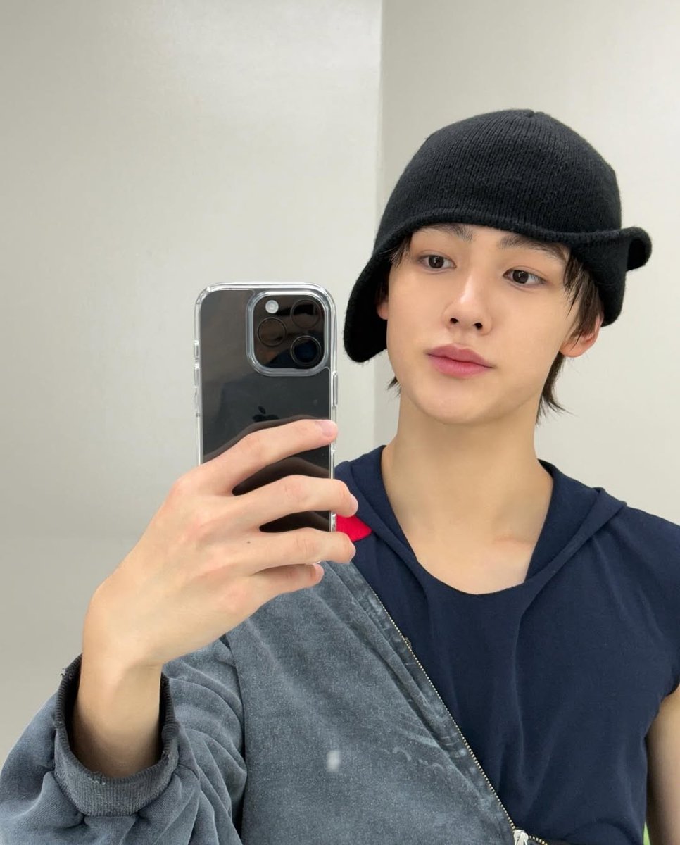 [📸] #SEONGHYEON IG UPDATE 

 snack time 🤷‍♂️

#성현 #코르티스 <a href="/cortis_bighit/">CORTIS</a>
