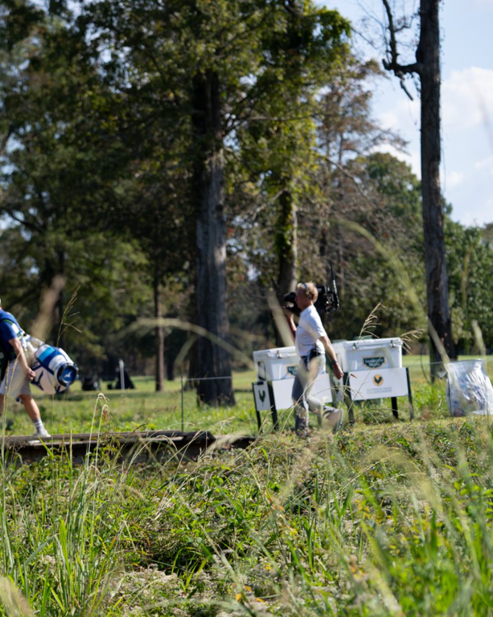 The sun’s out. The fairways are firm. And the birdies? Oh, they’re coming.

📍Stay locked in — this is going to be a good one.