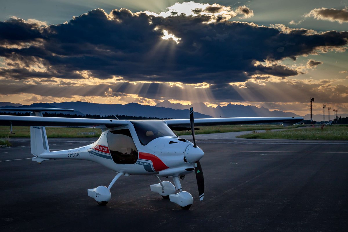 pipistrelEU's tweet image. Take flight in the Virus SW! With the ability to fly at altitudes of 18,000 ft at cruise speeds of 133 KTAS and short field performance,  the Virus SW is perfect for fast cross-country flying and advanced operations. 

#Pipistrel #VirusSW #TextroneAviation #Textron #LSA