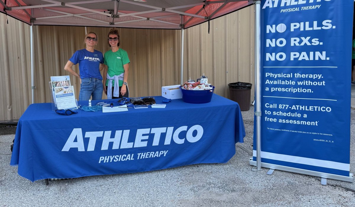 Athletico's tweet image. Big thanks to Ryann, Sarah, and Lacy for representing Athletico at this Peak Performance community event! 💙 They offered post-run stretches, answered questions, and shared swag with local runners. 🏃‍♂️#GoTeam @Run2Peak