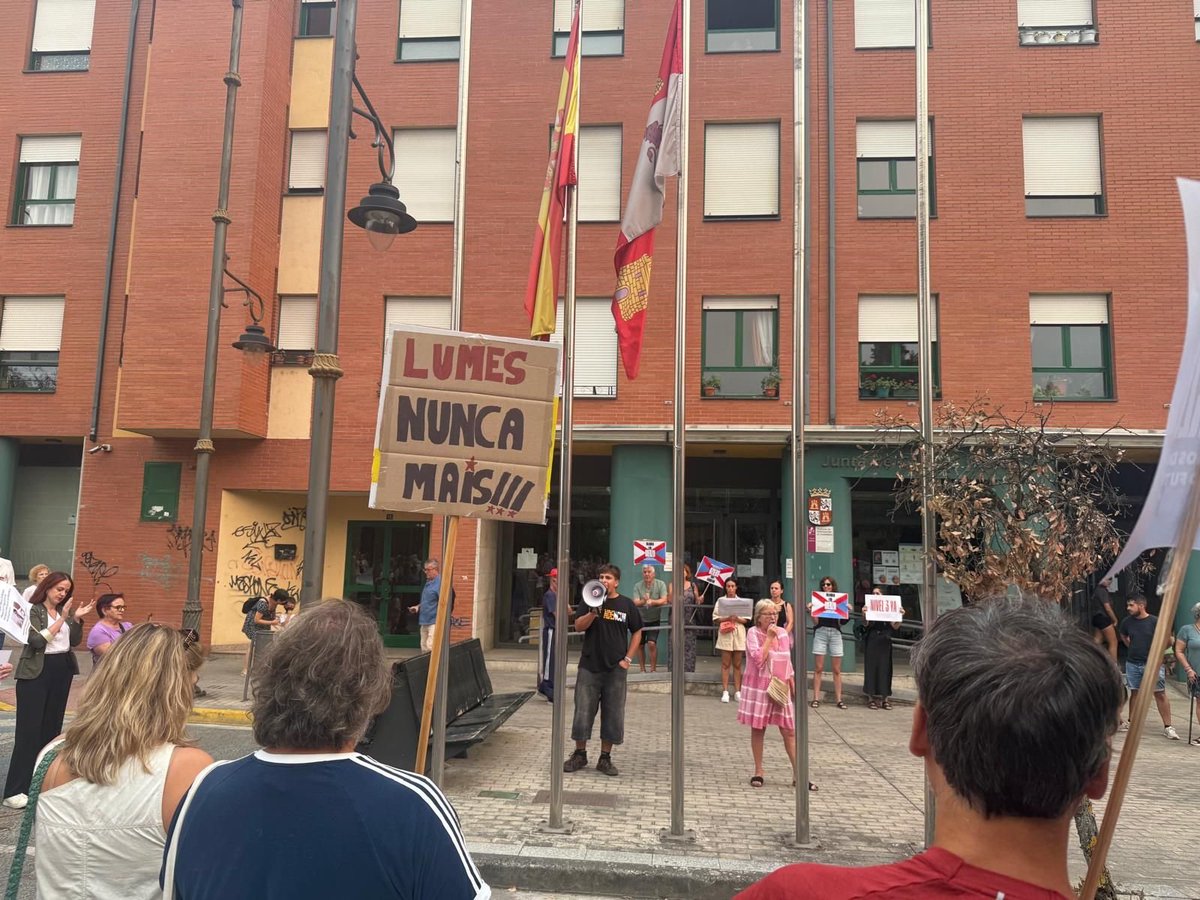 Lumes
Nunca
Mais

(Ponferrada, O Bierzo, 18 / 08/ 25)