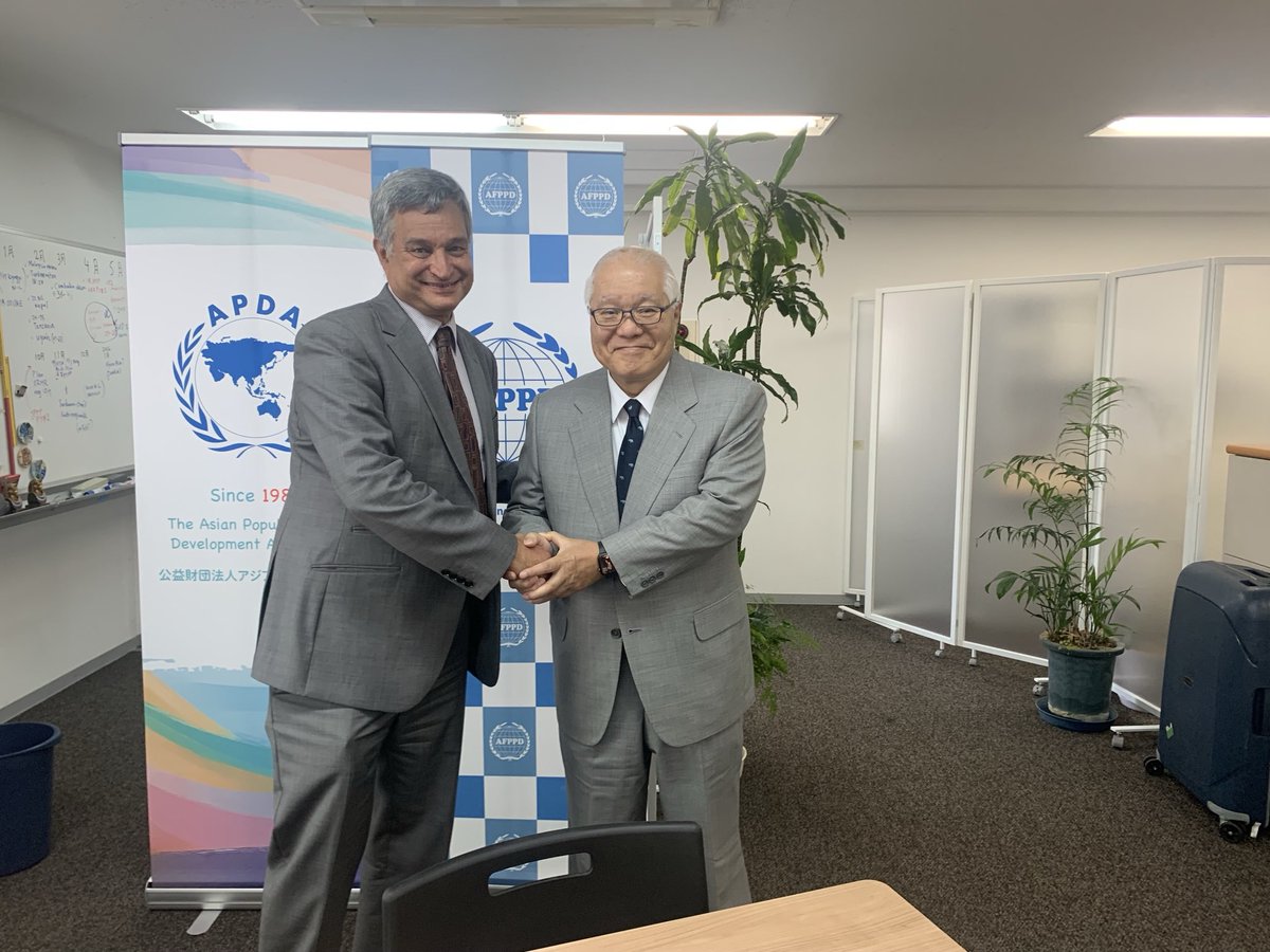 TakemiKeizo's tweet image. Alvaro Bermejo国際家族計画連盟(IPPF)事務局長と面談。IPPFは母子保健、家族計画推進、その結果としてエイズ患者の母親の世話までする診療所などを世界各地に展開している。