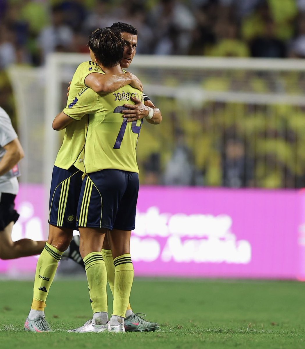 النصر يتأهل إلى نهائي #كأس_السوبر_السعودي 2025 بعد الفوز على الاتحاد بنتيجة 2/1

#الاتحاد_النصر
