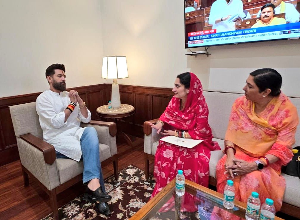 Lok Janshakti Party (Ramvilas) (@ljp4india) on Twitter photo आज नई दिल्ली स्थित संसद भवन कार्यालय में माननीय सांसद श्रीमति संगीता सिंह जी ने पार्टी के राष्ट्रीय अध्यक्ष सह केंद्रीय मंत्री आदरणीय श्री <a href="/iChiragPaswan/">युवा बिहारी चिराग पासवान</a> जी से मुलाकात की। आज नई दिल्ली स्थित संसद भवन कार्यालय में माननीय सांसद श्रीमति संगीता सिंह जी ने पार्टी के राष्ट्रीय अध्यक्ष सह केंद्रीय मंत्री आदरणीय श्री <a href="/iChiragPaswan/">युवा बिहारी चिराग पासवान</a> जी से मुलाकात की।