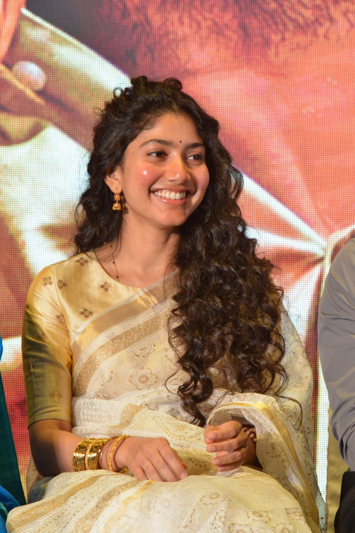 Curls ✨💫✨

#SaiPallavi <a href="/pallavi_fan1/">Sai pallavi fan</a>