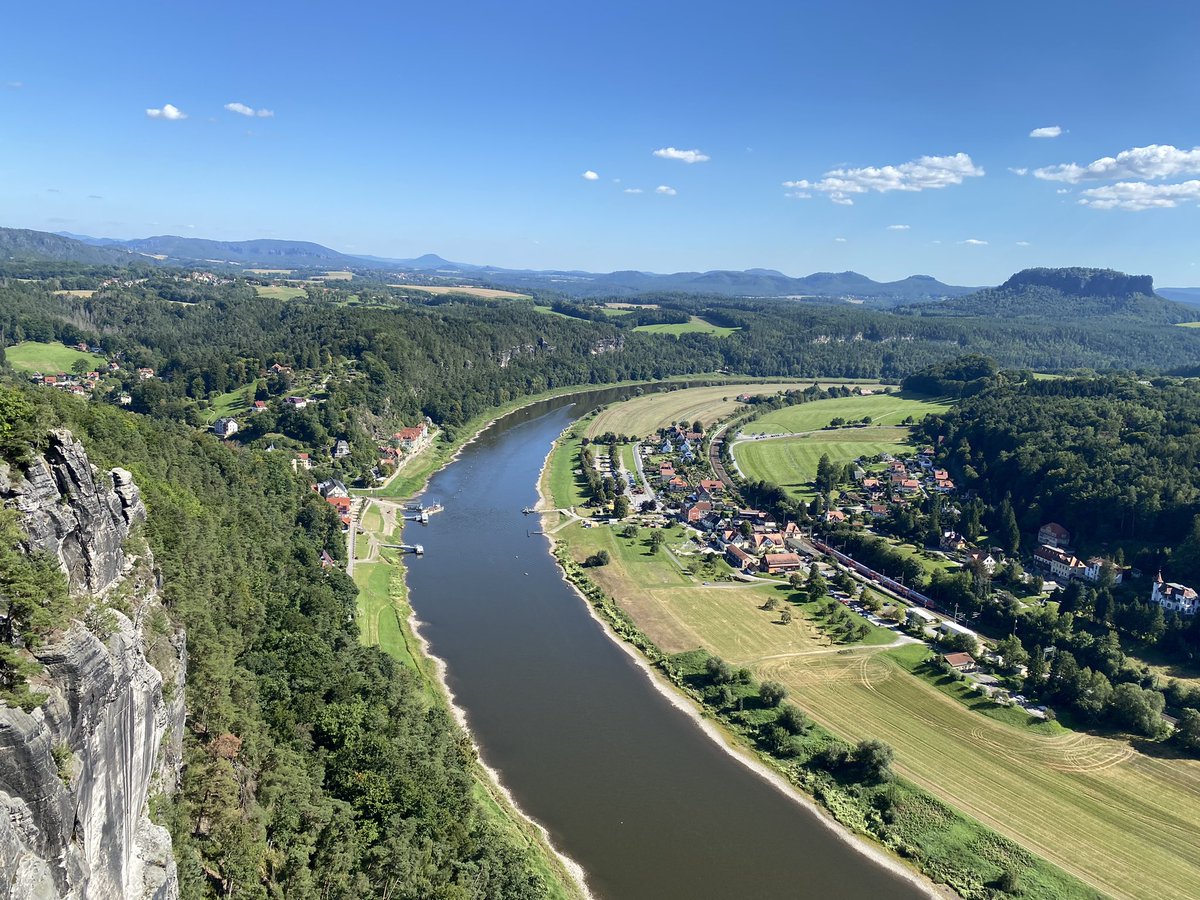 wunderbare Fernsicht heute von der Basteiaussicht bei 25°C #SächsischeSchweiz