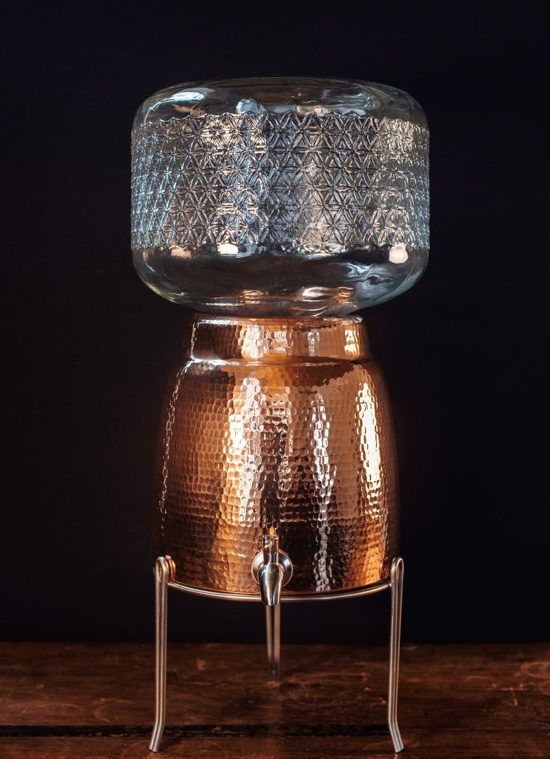 Whenever I see those digital plastic water dispensers with a little touchscreen, I yearn for a vessel of pure copper // glass, just imagine how much better the water would taste 🤩