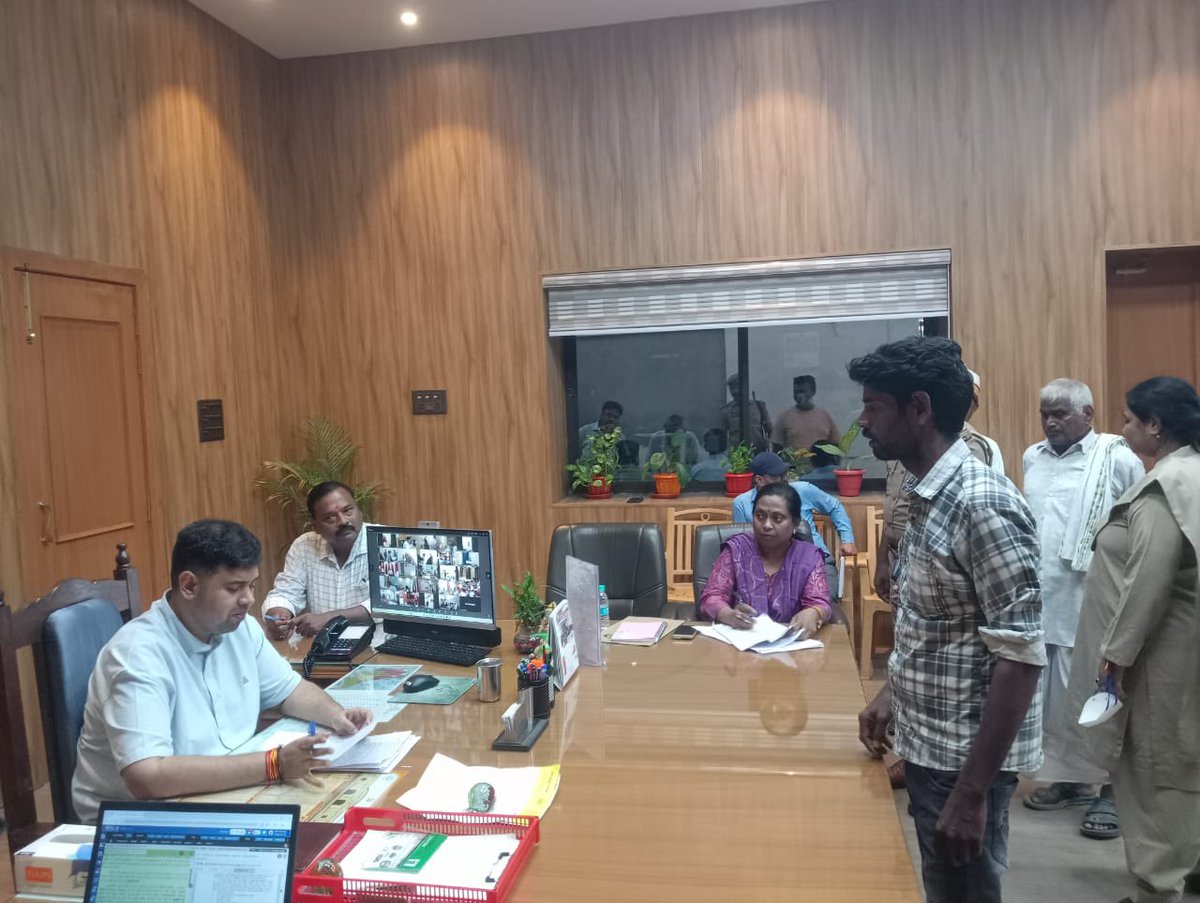 dmhardoi's tweet photo. आज कलेक्ट्रेट कक्ष में जन सुनवाई के दौरान कुल 96 शिकायतें प्राप्त हुईं जिनके त्वरित व गुणवत्तापूर्ण निस्तारण के संबंध में संबंधित अधिकारियों को निर्देशित किया गया।
@CMOfficeUP 
@InfoDeptUP 
@UPGovt https://t.co/VurrOgRF6C