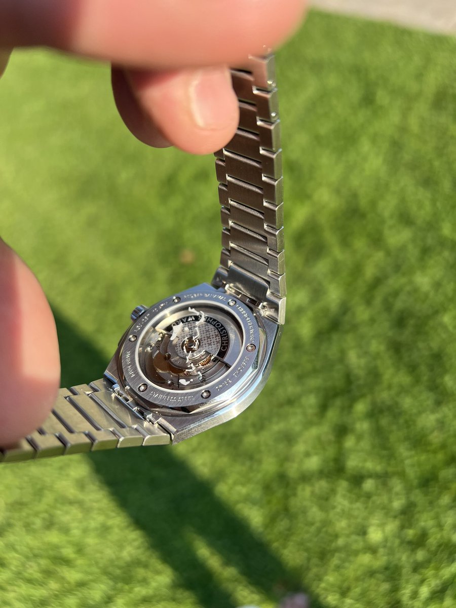 Very excited to get my hands on the INCREDIBLE <a href="/ChrisWardLondon/">Christopher Ward</a> that we made for @redbar_bahamas 

The Bahamas is such a special place from my watch journey so I loved how the #christopherwardbespoke team captured the best of the islands in this dial 🇧🇸 
christopherward.com/int/bespoke-wa…