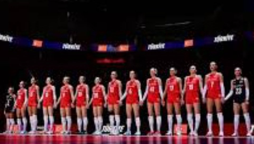 Tek çiçekle bahar olmaz.
Sürdürülebilir başarı, istikrar ve ekolleşmenin önemi;

Spor dünyasında, başarıyı belirleyen en kritik unsur, yıldız transferler veya bireysel yetenekler değil, sağlam bir sistem ve ekolün varlığıdır.
Ekol düzgün ise oraya transfere gerek yoktur; değilse