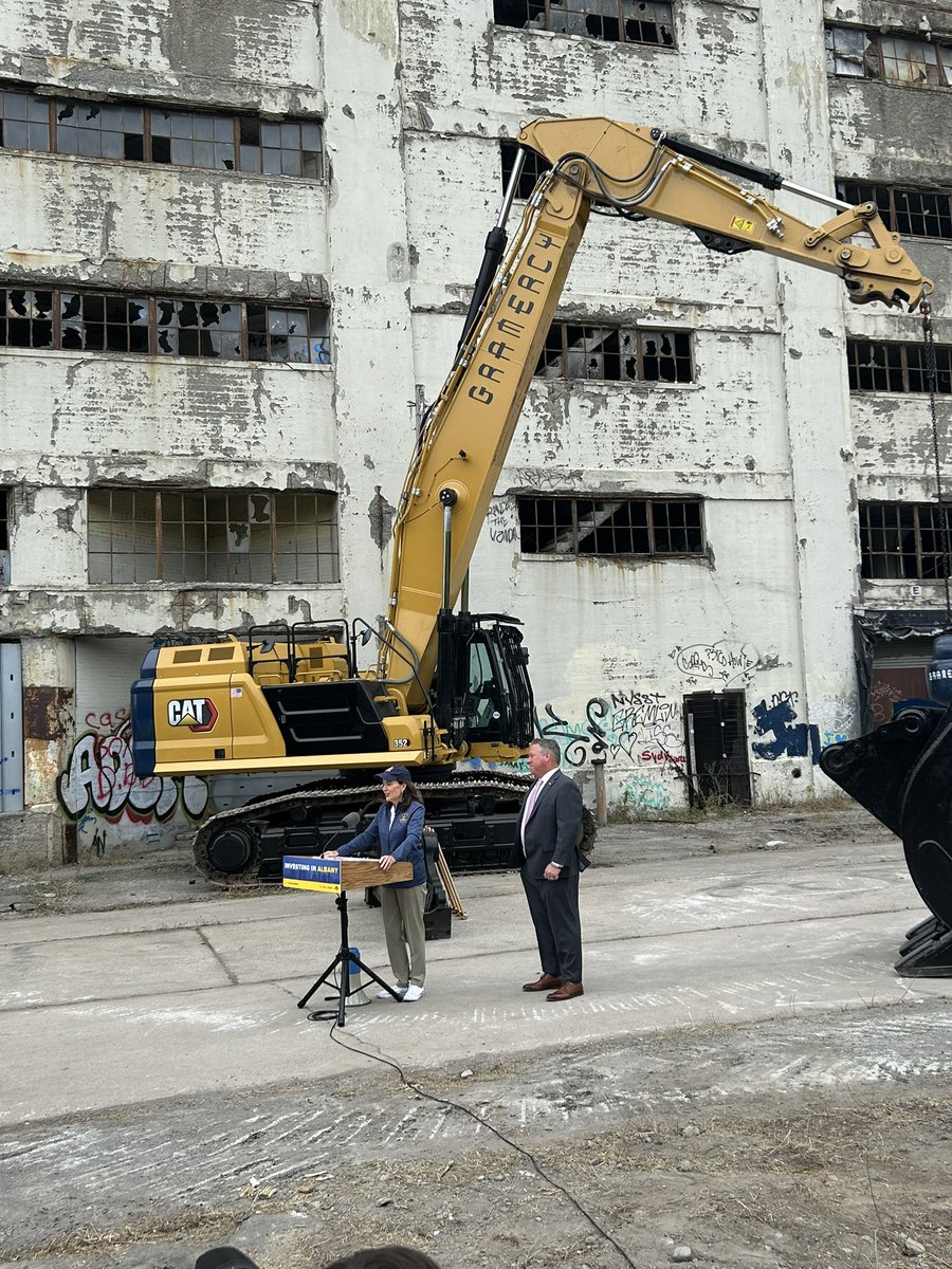 Kara Cumoletti (@kcumolet) on Twitter photo Big news Albany!
Thanks to investments from <a href="/GovKathyHochul/">Governor Kathy Hochul</a> and Albany County, the city’s biggest eyesore–Central Warehouse–is FINALLY coming down! Big news Albany!
Thanks to investments from <a href="/GovKathyHochul/">Governor Kathy Hochul</a> and Albany County, the city’s biggest eyesore–Central Warehouse–is FINALLY coming down!