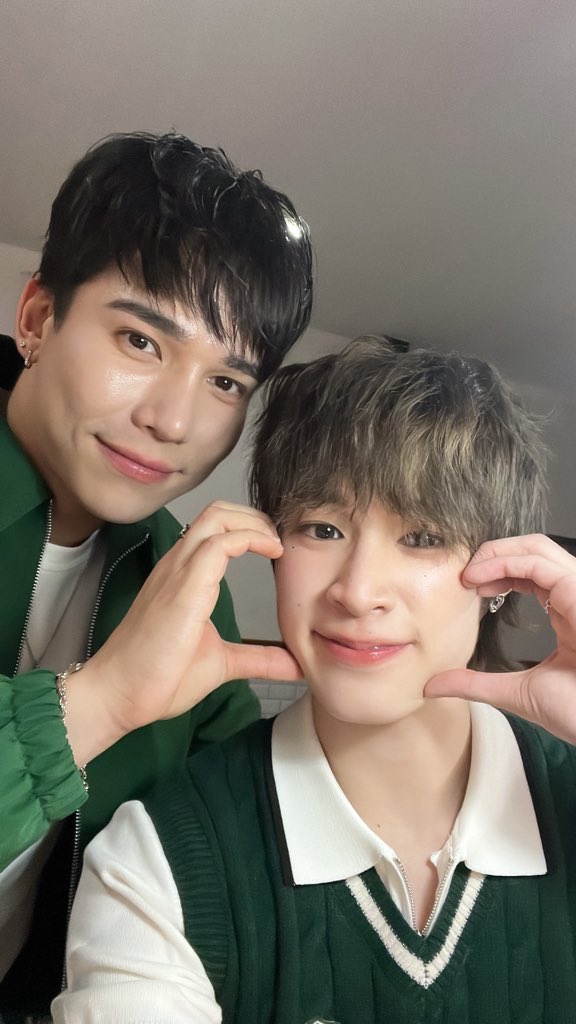 ไลฟ์วันนี้สนุกมากๆ ขอบคุณทุกคนที่ซัพพอร์ตและเอ็นจอยไปด้วยกันนะค้าบ ณฐชอบมากเลยเวลาทุกคนมารวมพลังกัน ขอฝากกิจกรรม engage ด้วยน้ายังร่วมสนุกเพื่อปลดล้อค content พิเศษจากเราได้อยู่นะฮับ 💚

GRABFOOD LOVE MAXNAT 
#GrabFoodลดแรงxMaxNat