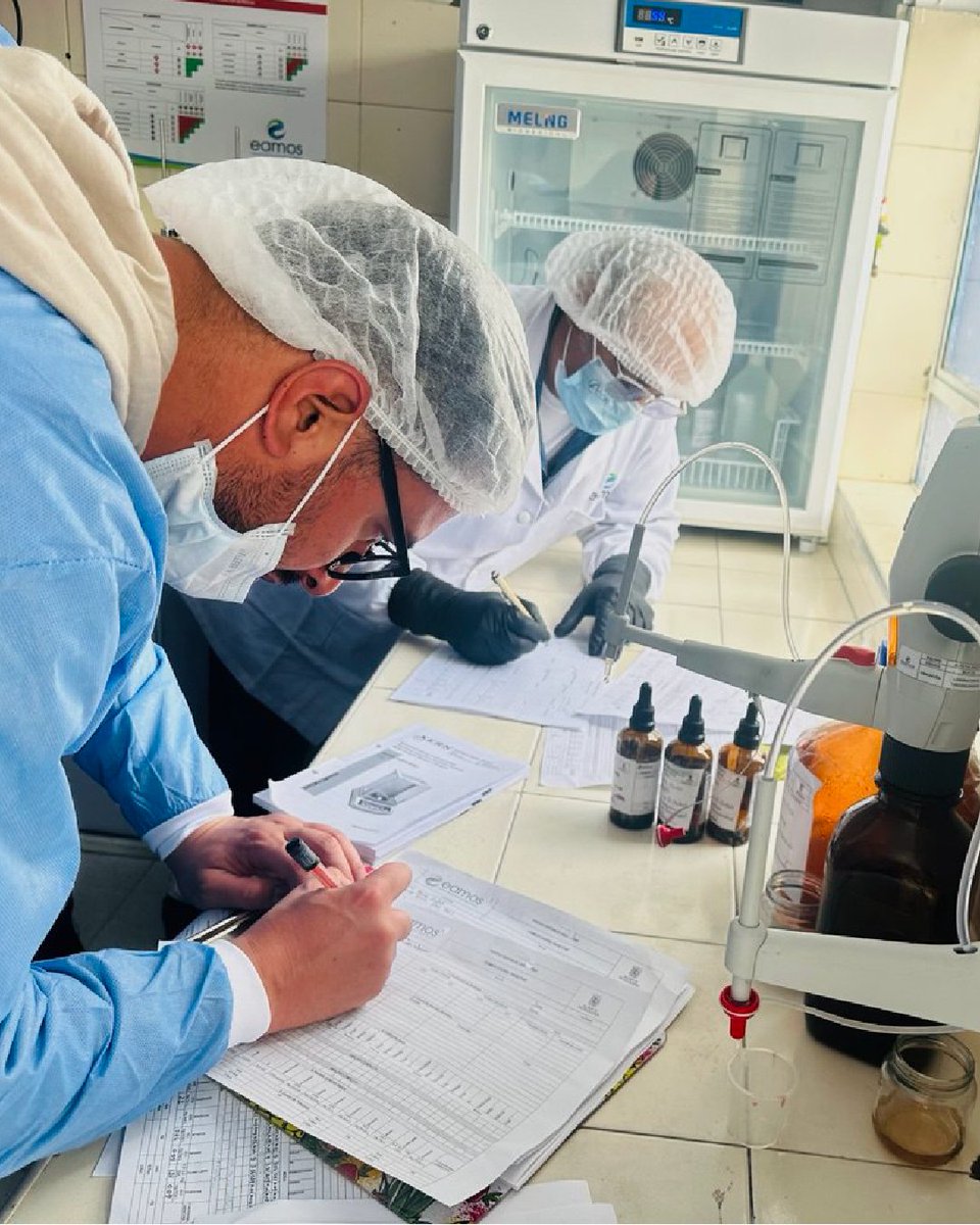 🔬 Iniciamos la semana fortaleciendo nuestro compromiso con la calidad del agua.
Como parte de nuestro proceso de mejora continua, el equipo operativo  participó en una jornada de capacitación sobre la normativa vigente en potabilización del agua.