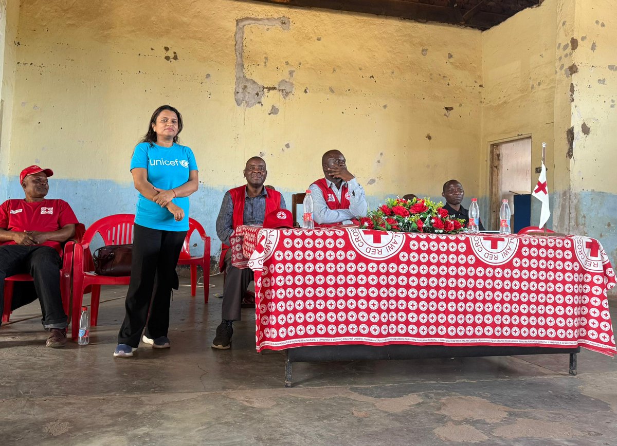 UNICEFMalawi's tweet photo. On #WorldHumanitarianDay, we stood with @MalawiRedCross  volunteers — real heroes on the frontlines of cholera, floods, and cyclones. 💙
Their stories inspire us to reflect on how @UNICEFMalawi can better support their life-saving work.
#ForEveryChild #WorldHumanitarianDay2025 # https://t.co/95BaLO4KIM
