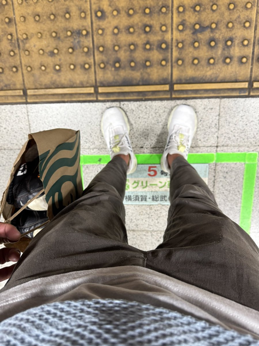 関係者の内輪懇親会

この3人だと話が尽きない

過去のこと、今のこと、未来のこと、、、

#鬼の様にトークのバランス力高い
#新橋炉ばたや
#メガジョッキのハイボール2杯目