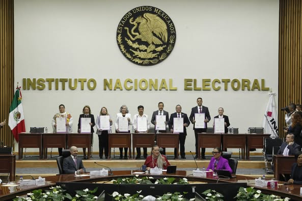 chamanesco's tweet photo. Nuevamente, el @TEPJF_informa tendrá en sus manos un proyecto de sentencia que puede marcar el futuro de la democracia. El proyecto @ReyesRdzM y el dilema de anular o validar la elección de ministros de la SCJN.
https://t.co/8g0ZXorYFi
Abro hilo: https://t.co/S4VYFkqsIm