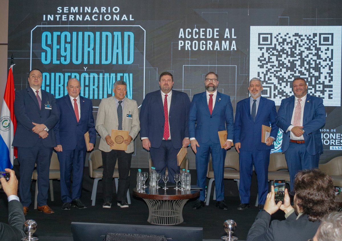 Seminario Internacional en Seguridad y Cibercrimen.

El ministro del Interior, Dr. Enrique Riera Escudero y el viceministro de Seguridad Interna, Oscar Pereira, participaron del Seminario Internacional en Seguridad y Cibercrimen. El encuentro reunió a autoridades...(1/5)