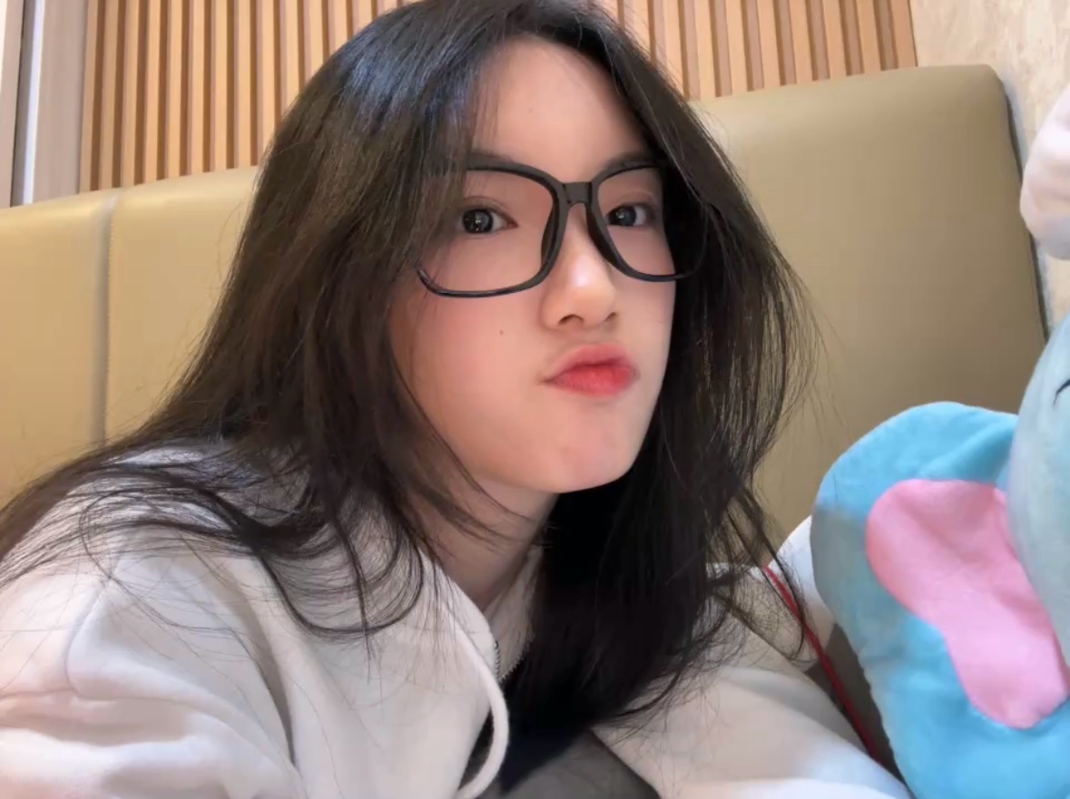Terimakasiii banyakk VC hari iniii!! rasanya cepet banget waktunyaa 😭 seruu banget kalian aneh seperti biasanya 🤩🤯 see you tanggal 22 yaa 💌