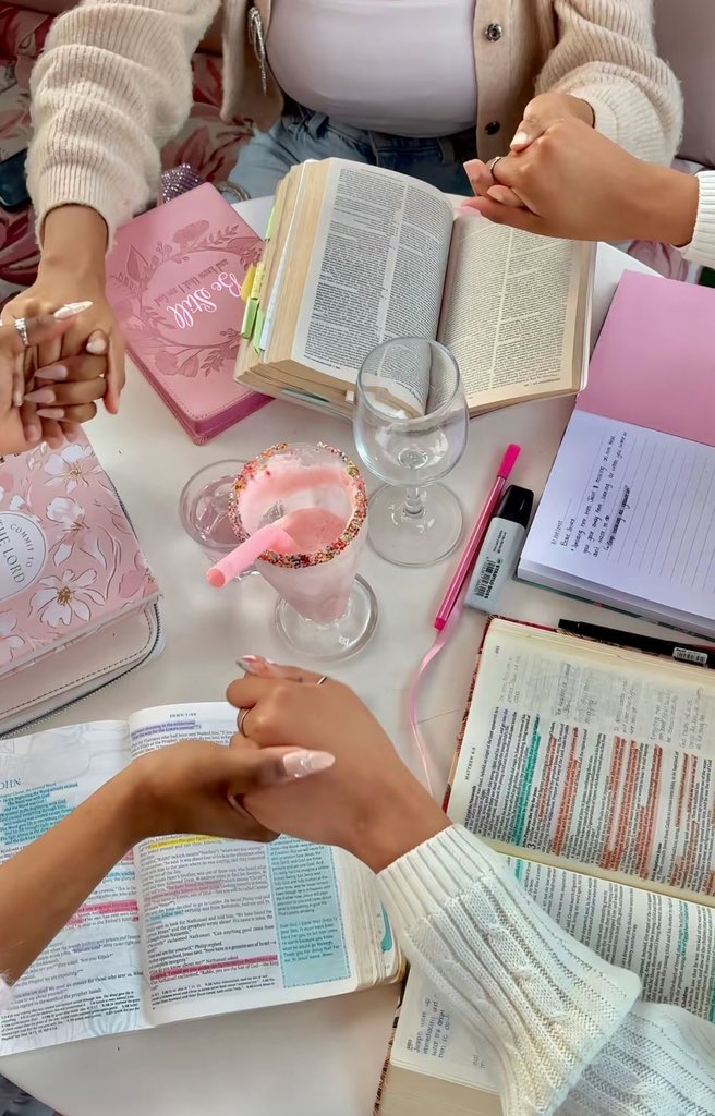 Godly female friendships&gt;&gt;&gt;🌸

Tag your friends and drop a sweet message for them♥️