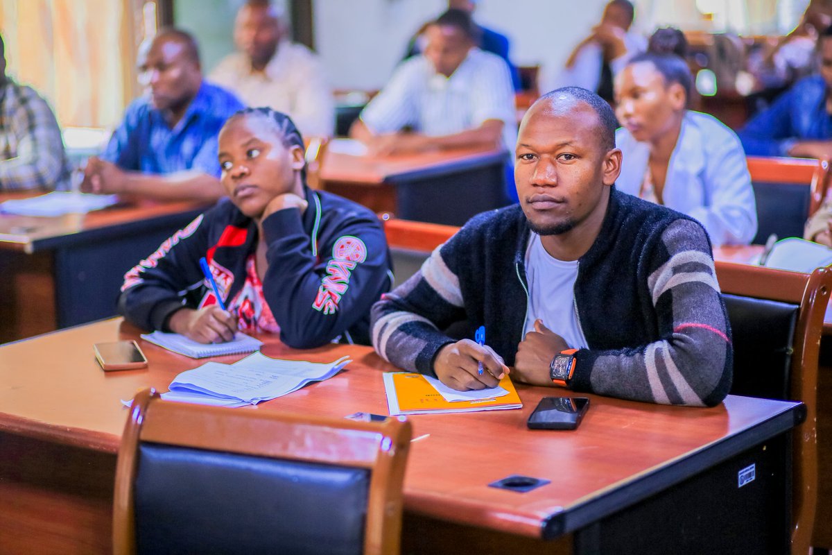 BugandoC's tweet image. Hospitali ya Rufaa ya Kanda Bugando inaendesha mafunzo ya tiba shufaa (palliative care) kwa wafanyakazi wa Idara ya saratani katika kuhakikisha inaboresha maisha ya wagonjwa wanaosumbuliwa na magonjwa ya muda mrefu ikiwemo ugonjwa wa saratani.