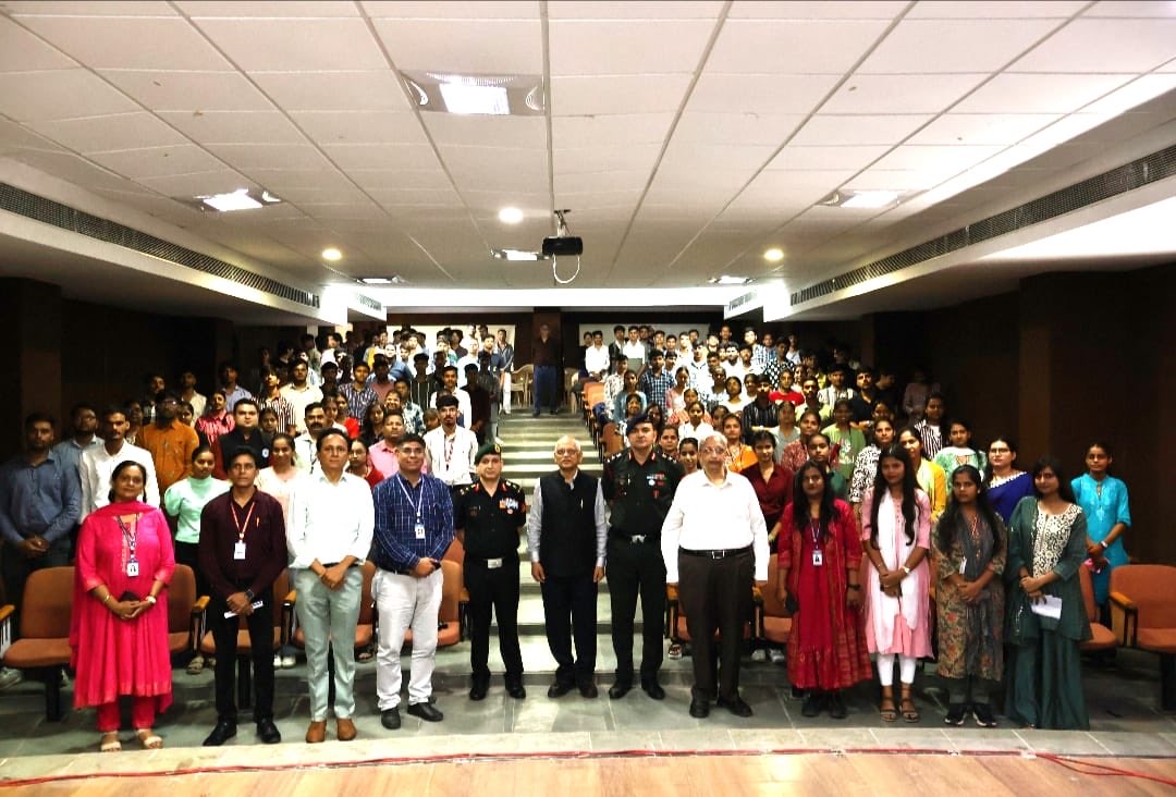 ia_awc's tweet image. Officers of #AWC, Mhow engaged with students from Shivajirao Kadam Institute of Technology and Management & Colonel's Academy on #OPSINDOOR, highlighting #IndianArmedForces' valour & ethos
@adgpi @artrac_ia #OPSindoor #IndianArmy