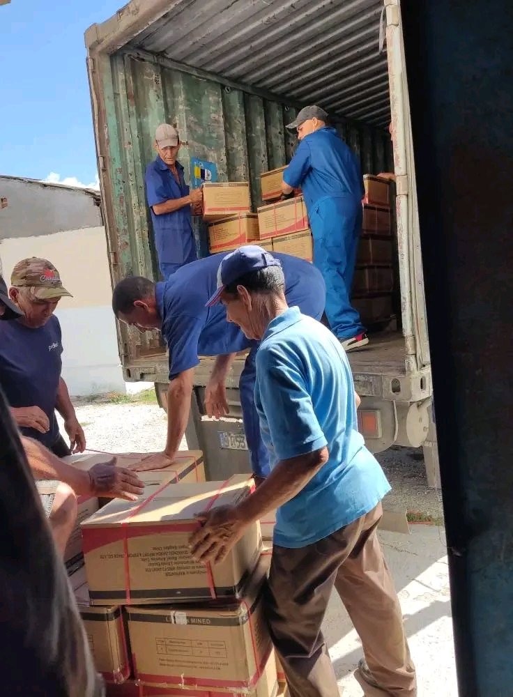 #Proved trabaja en los aseguramientos para el inicio del nuevo curso escolar 2025-2026.
Nuestro compromiso con  #Holguín y su futuro. 🔵🔴⚪️
#HonorHolguinero