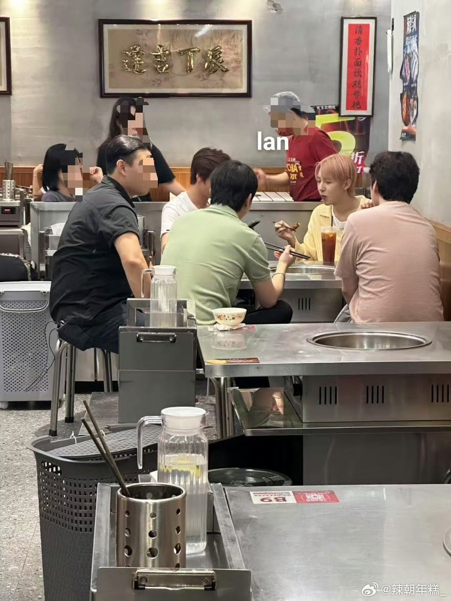 มีคนเจออินจุนไปกินหม้อไฟจิงๆๆๆ คือเพื่อนเจ้าของโพสถ่ายมา แล้วคืออินจุนพึ่งพูดวันนี้ในงานไปว่า อยากพาแฮชานไปกินหม้อไฟร้านนึง ซึ่ง พาไปแล้ววันนี้ จิงๆ โอ้ย เก่งมากเลยอะ 55555555555555555555