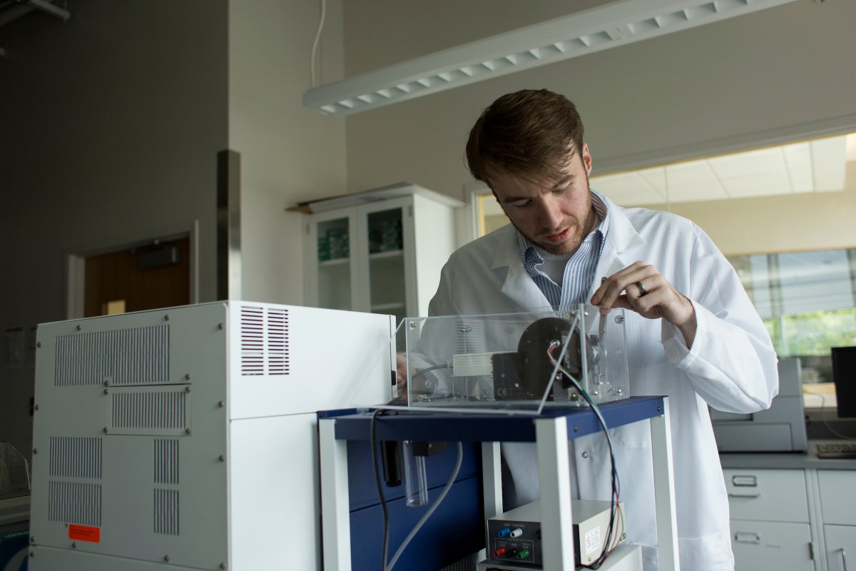 S&amp;T alumnus Dr. Casey Burton talked about his time at the university, his passion for research and his current work in a recent news article! Read it at news.mst.edu/2025/08/from-r…